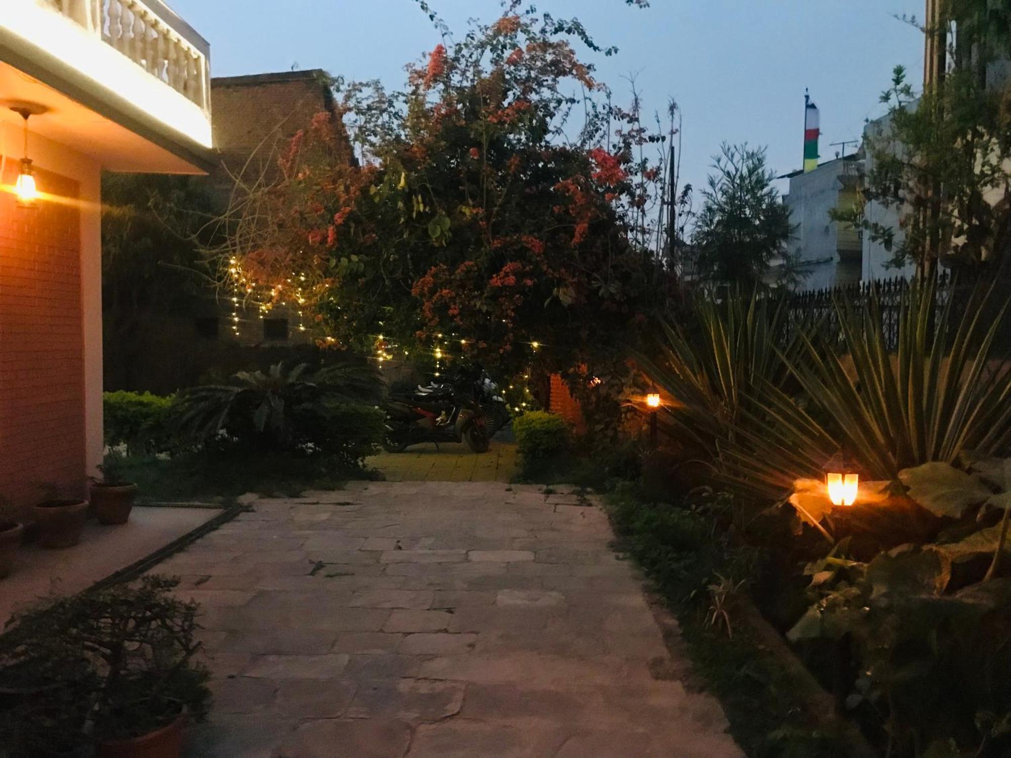 Hotel Lotus Garden Catmandu Exterior foto
